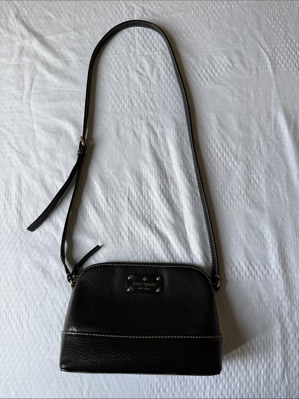kate spade black leather crossbody with gold-tone logo - Picture 1 of 12